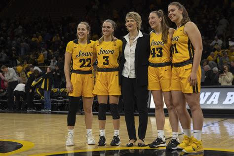 Women's iowa basketball - Riding high entering senior day, No. 6 Iowa women's basketball hosts No. 2 Ohio State at noon Saturday inside Carver-Hawkeye Arena. FOX will televise the noon affair. The Hawkeyes (25-4, 14-3 Big ...